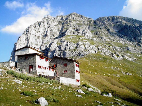 Astraka hut.jpg