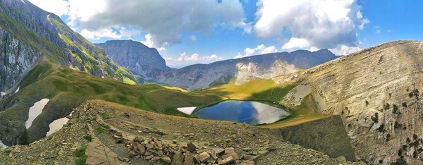Drakolimni-Legendary-lake-Greece-hero-1.jpg