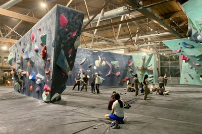 Indoor/Outdoor Wall Climb - Seattle Bouldering Project Fremont