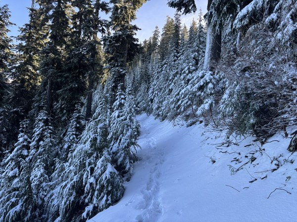 Snow shortly after the upper TH