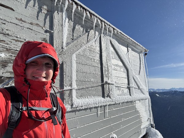 Me verry happy trying to not being blown away by the wind
