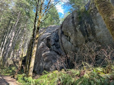 Picnic Rock (Exit 32)