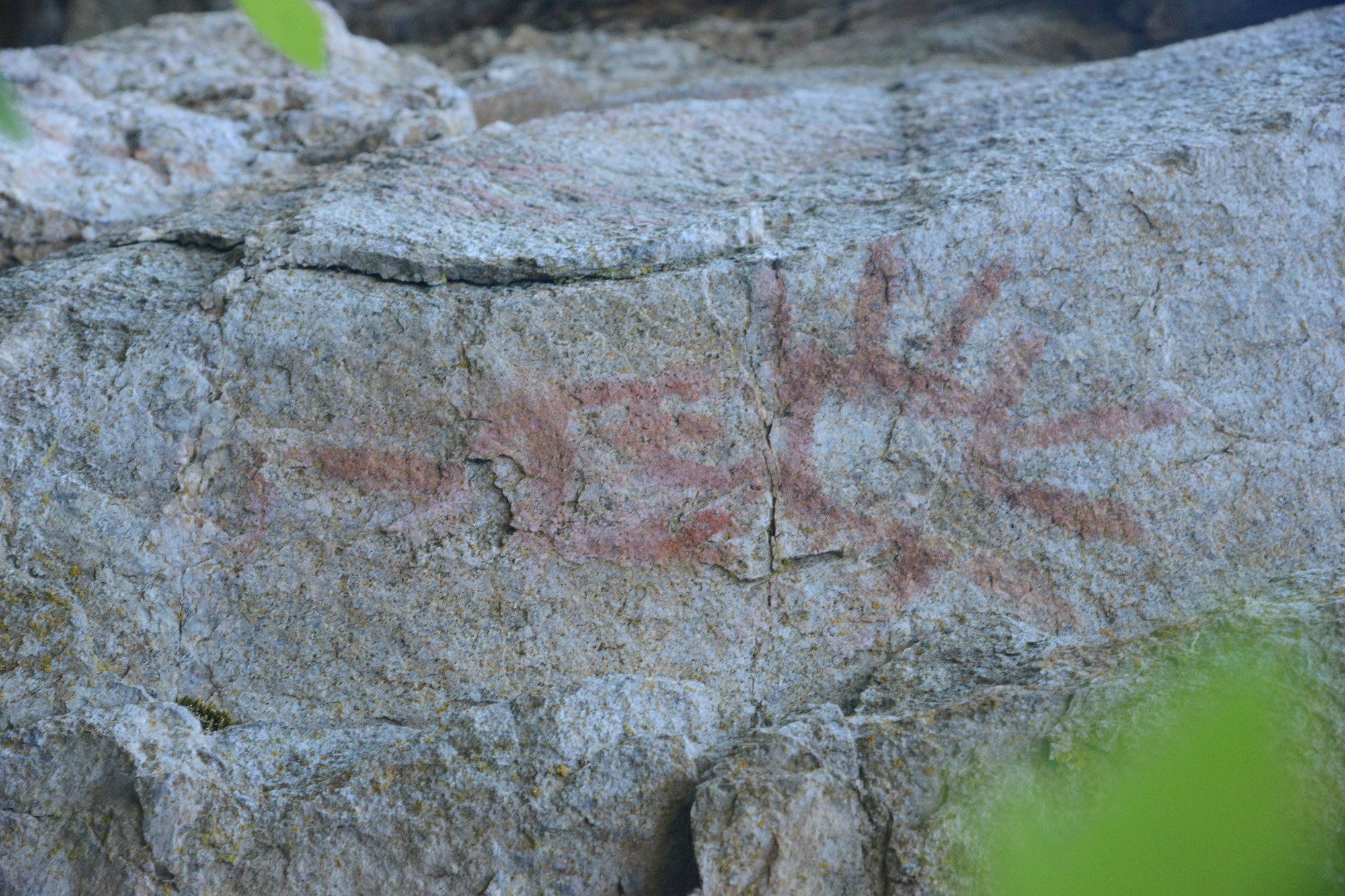 DSC_8809 Stein River trail pictographs along sidetrail rock wall.JPG