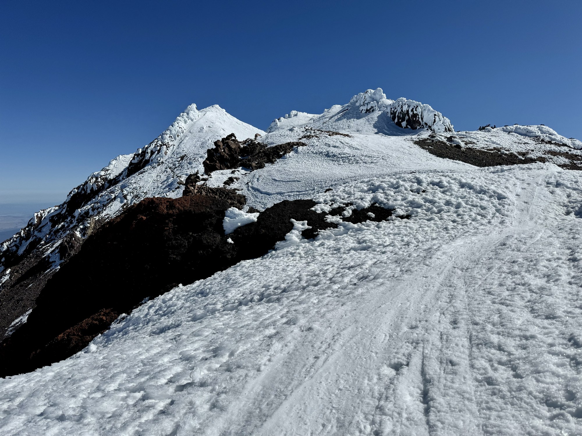 マウンテン [雪崩] Avalanche Mountain by Snoqualmie Mountain via Snow Lake Trail / 雪崩山