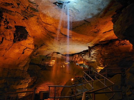 Delve Deep: Explore Mammoth Cave National Park with Global Adventures