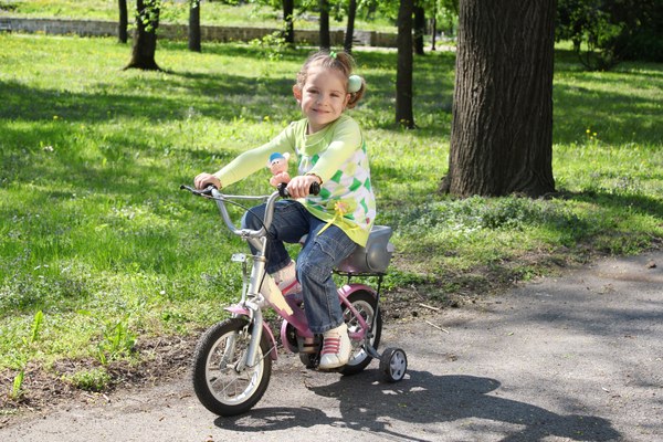 012956963-young-girl-riding-bicyclejpg.jpeg