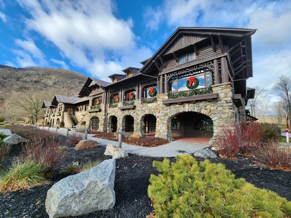 07. Bear Mountain Lodge.jpg