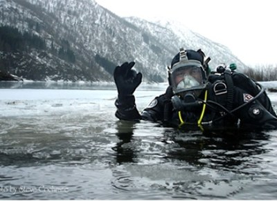 Icey SCUBA diving 2
