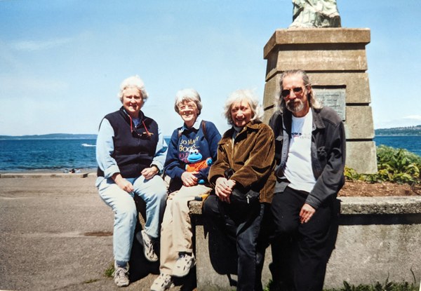 Cropped - PXL_20220715_03_Donna DeShazo Peggy Ferber Connie Pious Paul Robish at Alki in 2005.jpg