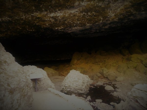 Entrance to Boulder Cave.jpg
