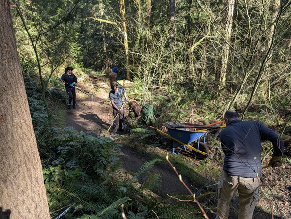 MAC trailwork party at Duthie Hill Park..jpg