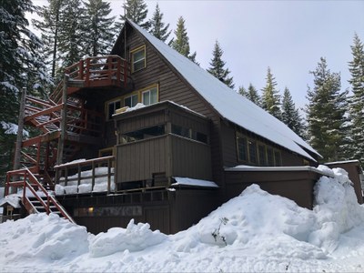 Snowshoe Trek and Lunch (L)