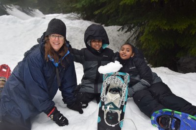 Hyla School - Snowshoeing