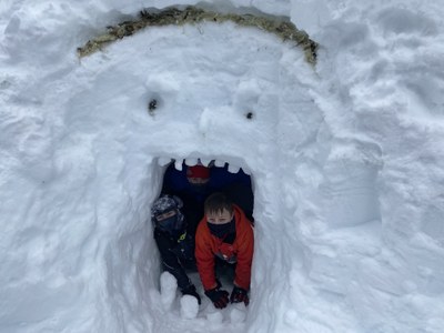 Seattle Explorers & Jr. MAC Snow Cave Building