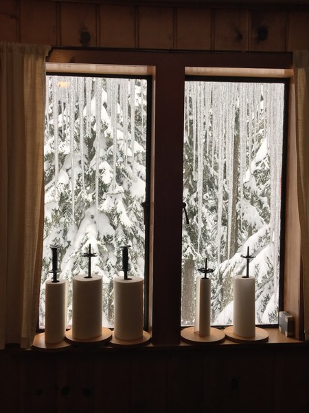 stevens_lodge_icicles_in_the_window.jpg